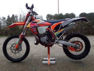 KTM 300 EXC 2023 - 5521 km ! ( btw motor zakelijk te verrekenen !! ) Factory looks - Afbeelding 8