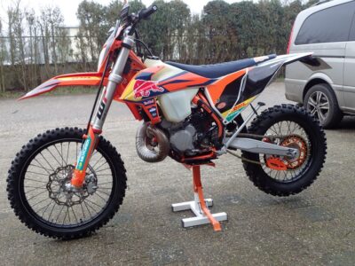 KTM 300 EXC 2023 - 5521 km ! ( btw motor zakelijk te verrekenen !! ) Factory looks - Afbeelding 17