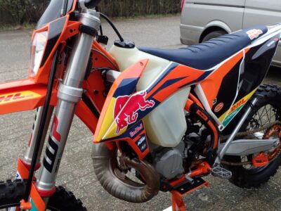 KTM 300 EXC 2023 - 5521 km ! ( btw motor zakelijk te verrekenen !! ) Factory looks - Afbeelding 7