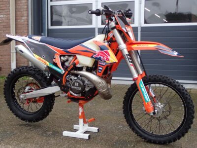 KTM 300 EXC 2023 - 5521 km ! ( btw motor zakelijk te verrekenen !! ) Factory looks - Afbeelding 6